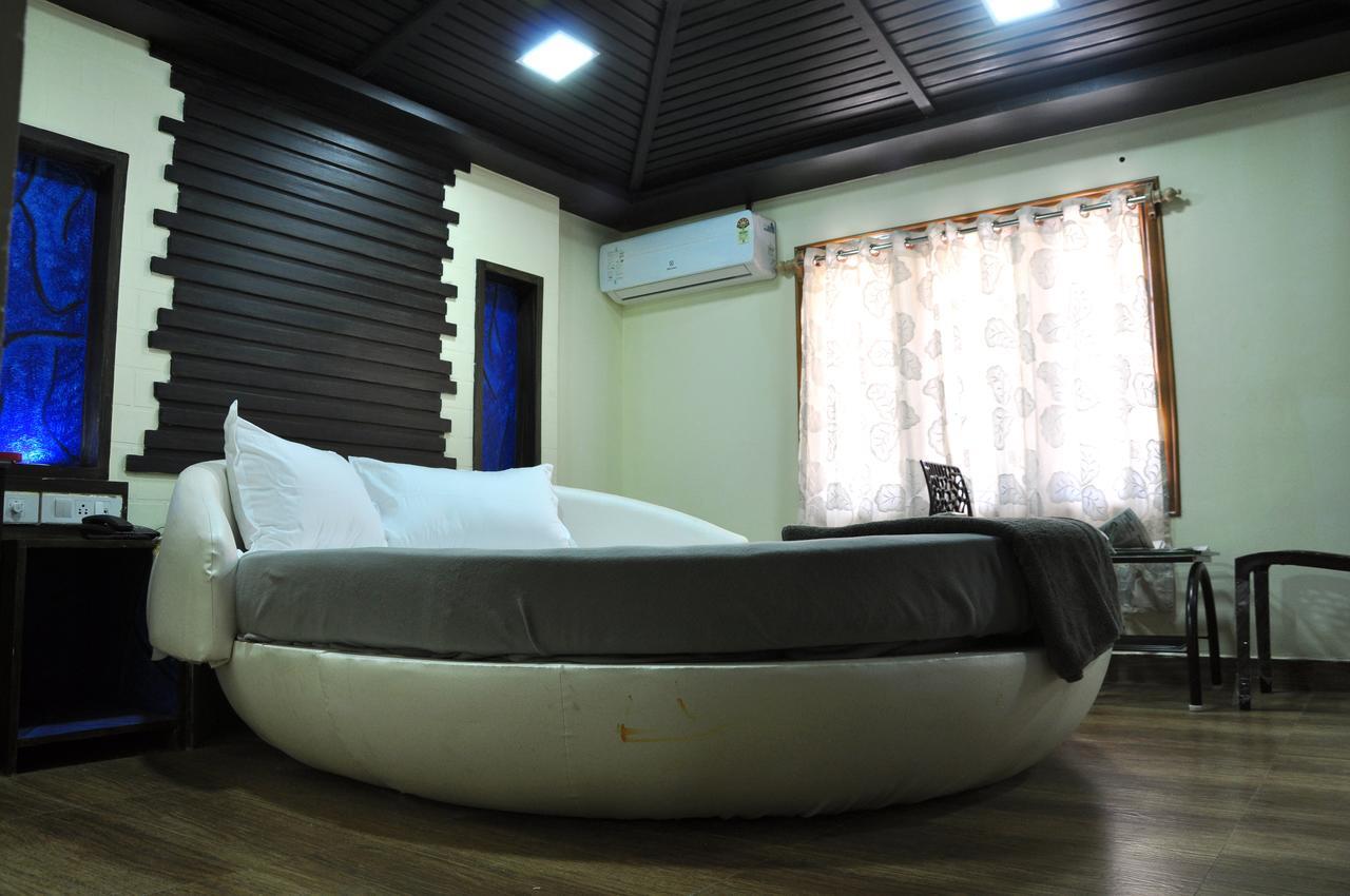 Hotel Anandhiram Heritage Карайкал Екстериор снимка